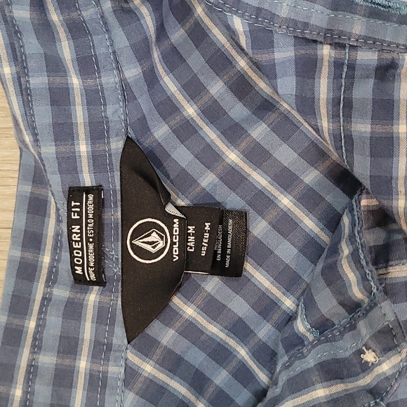 Volcom Men's Medium Blue button down Shirt - Picture 3 of 4